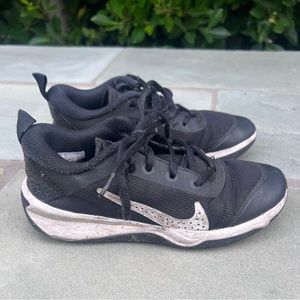 Nike Omni Multi Court Shoes, Black, Big Kids Size 3.5